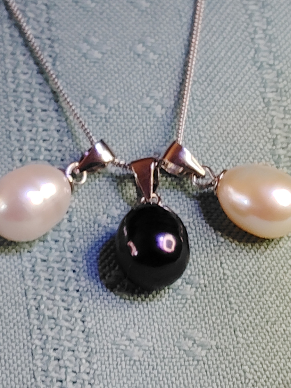 *SET-3-INDIVIDUAL PEARL PENDANT(S) IVORY, BLACK & CREAM. 1/ STERLING, BOX- 18"CH